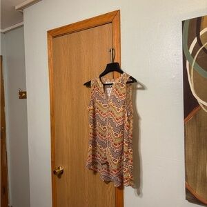 Fig & Flower Medium w/Geometric Print & Lace Back Sleeveless Sheer Blouse - EUC